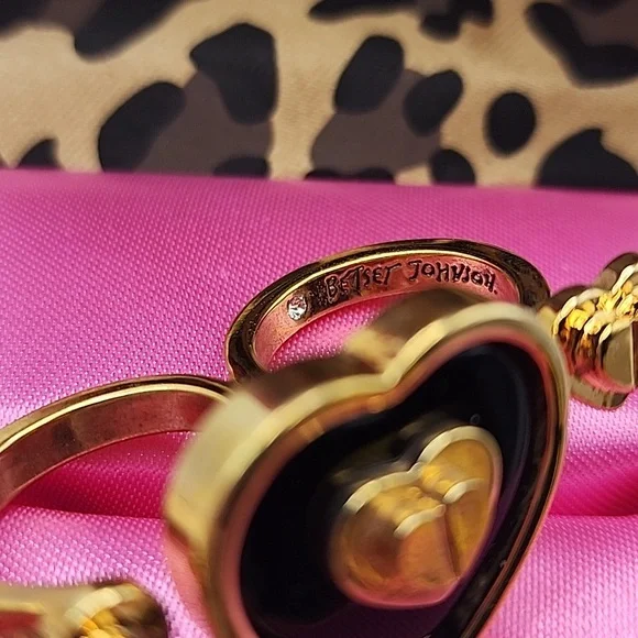 Betsey Johnson Black and Gold 3 Heart‎ Double Finger Ring - Picture 5 of 12